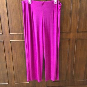 Gorgeous pink Chicos traveler pants size 3 short